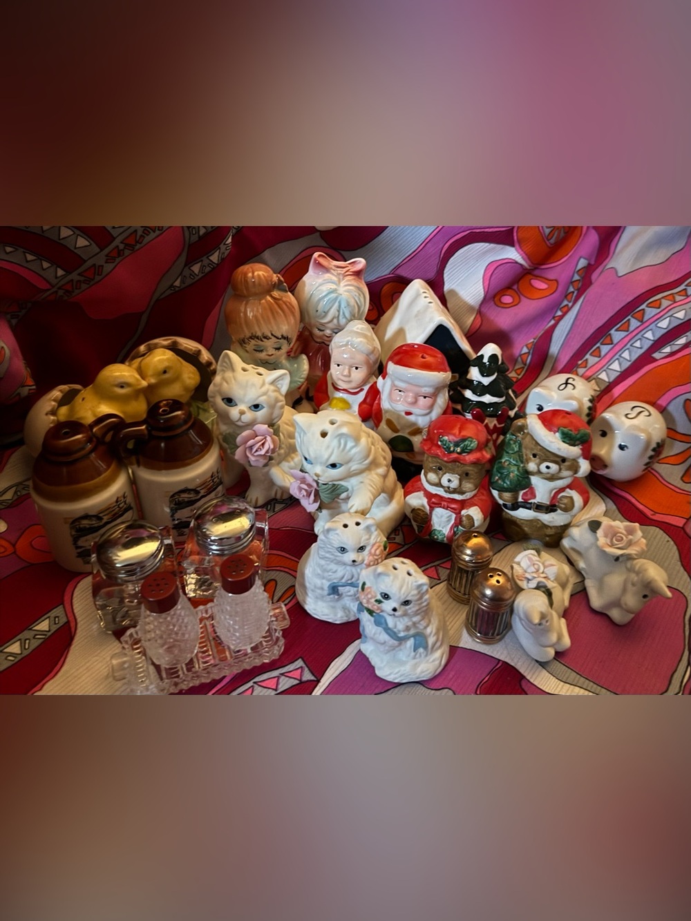 Salt & pepper vintage Assorted White Ceramic Holiday Figurines Set - White